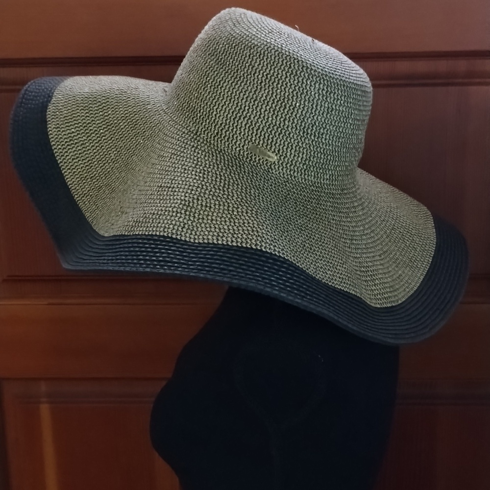 Calvin Klein wide brim sun hat with gold flecks Exc condition